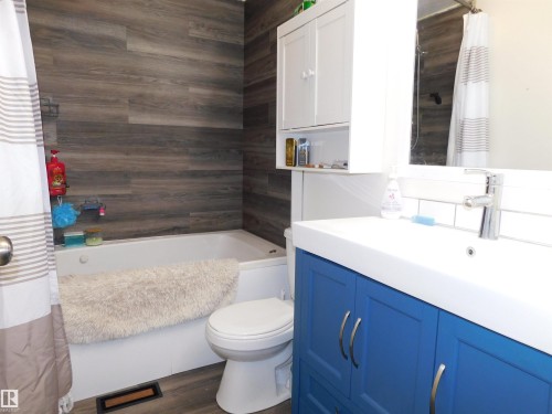 54118 Range Road 75, Rural Yellowhead, AB - Indoor Photo Showing Bathroom