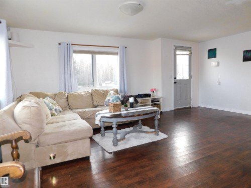 54118 Range Road 75, Rural Yellowhead, AB - Indoor Photo Showing Living Room