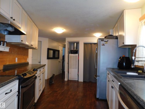 54118 Range Road 75, Rural Yellowhead, AB - Indoor Photo Showing Kitchen With Double Sink