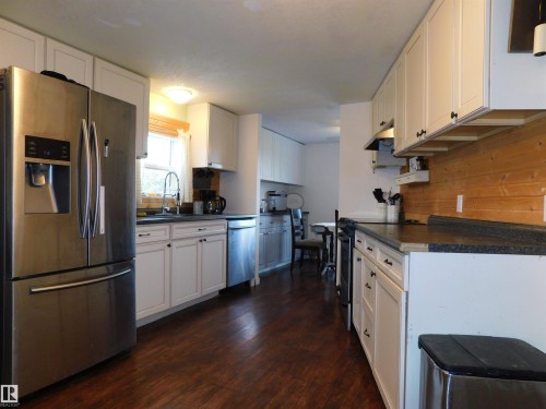 54118 Range Road 75, Rural Yellowhead, AB - Indoor Photo Showing Kitchen