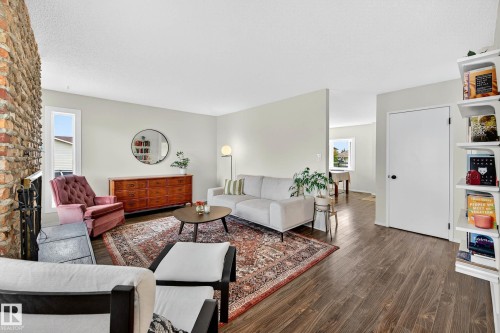 16508 114 Street, Edmonton, AB - Indoor Photo Showing Living Room