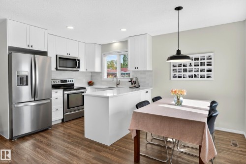 16508 114 Street, Edmonton, AB - Indoor Photo Showing Kitchen With Upgraded Kitchen