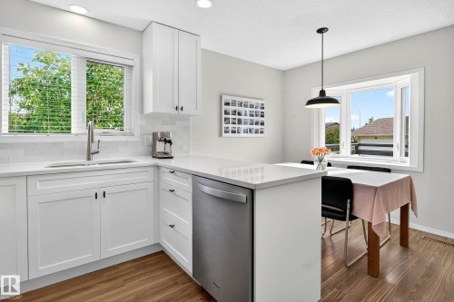 16508 114 Street, Edmonton, AB - Indoor Photo Showing Kitchen