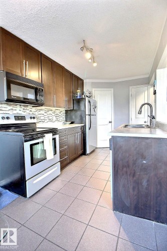 6 8005 144 Avenue, Edmonton, AB - Indoor Photo Showing Kitchen With Upgraded Kitchen