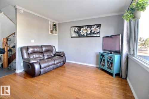 6 8005 144 Avenue, Edmonton, AB - Indoor Photo Showing Living Room
