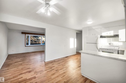 11231 41 Avenue Nw, Edmonton, AB - Indoor Photo Showing Kitchen
