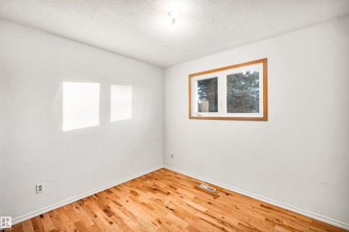 11231 41 Avenue Nw, Edmonton, AB - Indoor Photo Showing Other Room