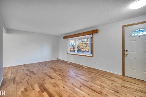 11231 41 Avenue Nw, Edmonton, AB - Indoor Photo Showing Other Room