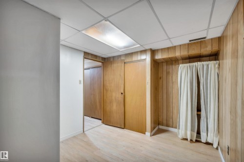 11231 41 Avenue Nw, Edmonton, AB - Indoor