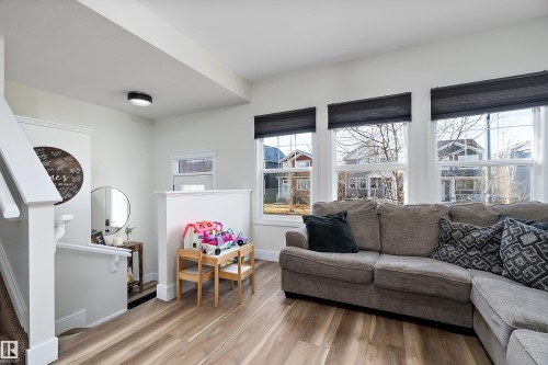 341 Southfork Drive, Leduc, AB - Indoor Photo Showing Living Room