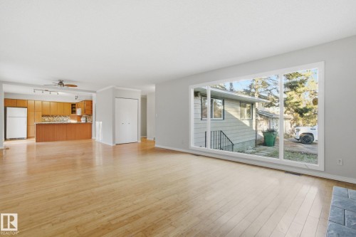 4902 63 Street, Rural Lac Ste. Anne County, AB - Indoor Photo Showing Living Room