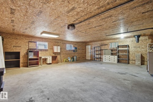 4902 63 Street, Rural Lac Ste. Anne County, AB - Indoor Photo Showing Garage