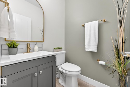 1803 Dumont Crescent, Edmonton, AB - Indoor Photo Showing Bathroom
