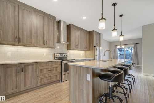 8540 89 Street, Edmonton, AB - Indoor Photo Showing Kitchen With Upgraded Kitchen