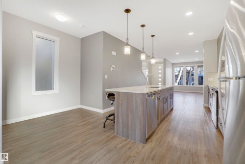 8540 89 Street, Edmonton, AB - Indoor Photo Showing Kitchen With Upgraded Kitchen