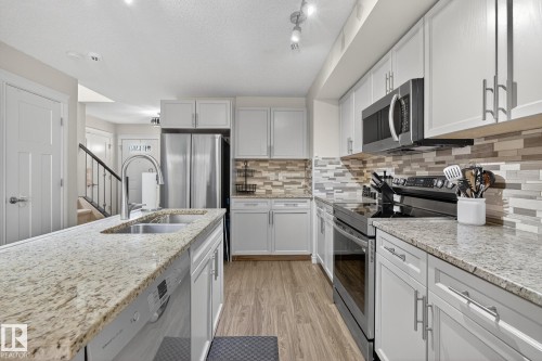 64 Hamilton Court, Spruce Grove, AB - Indoor Photo Showing Kitchen With Double Sink With Upgraded Kitchen