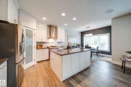 4373 Crabapple Crescent, Edmonton, AB - Indoor Photo Showing Kitchen With Upgraded Kitchen