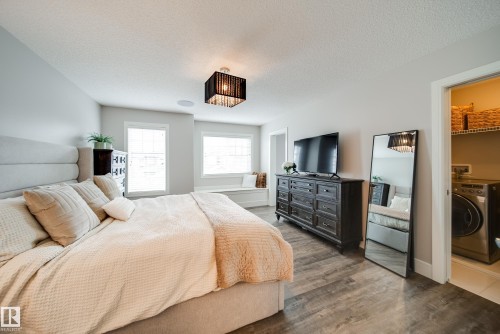 4373 Crabapple Crescent, Edmonton, AB - Indoor Photo Showing Bedroom