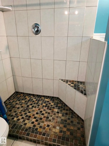 68 27507 Twp Road 544, Rural Sturgeon County, AB - Indoor Photo Showing Bathroom