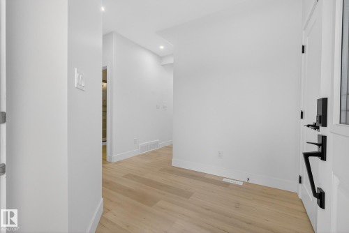 3306 Chickadee Drive, Edmonton, AB - Indoor Photo Showing Other Room