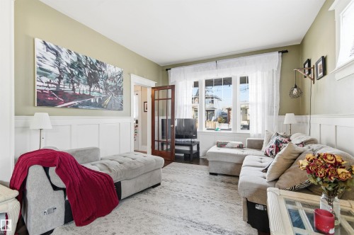 11636 92 Street, Edmonton, AB - Indoor Photo Showing Living Room