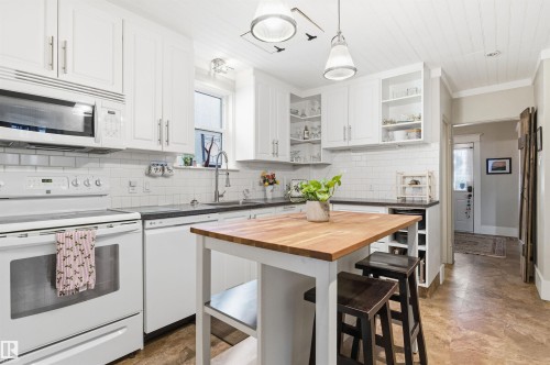11636 92 Street, Edmonton, AB - Indoor Photo Showing Kitchen
