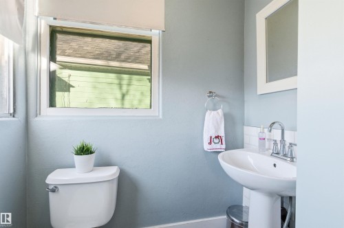 11636 92 Street, Edmonton, AB - Indoor Photo Showing Bathroom