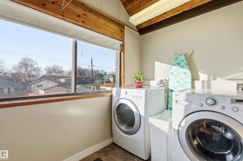 11636 92 Street, Edmonton, AB - Indoor Photo Showing Laundry Room