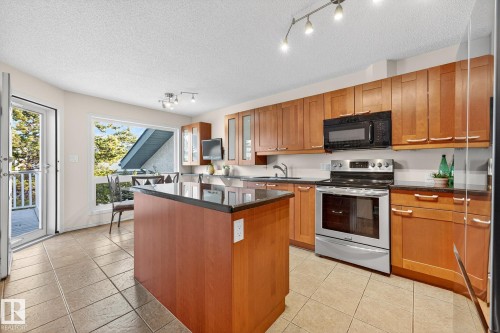 154 Oeming Road, Edmonton, AB - Indoor Photo Showing Kitchen