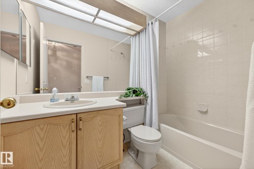 154 Oeming Road, Edmonton, AB - Indoor Photo Showing Bathroom