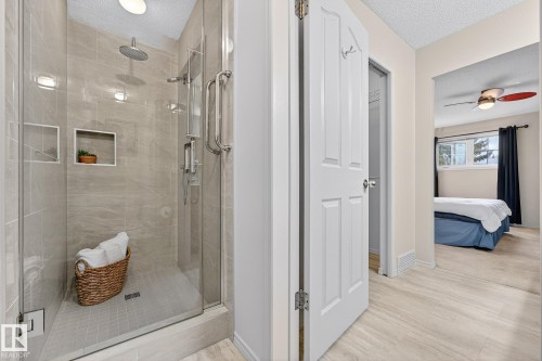 154 Oeming Road, Edmonton, AB - Indoor Photo Showing Bathroom