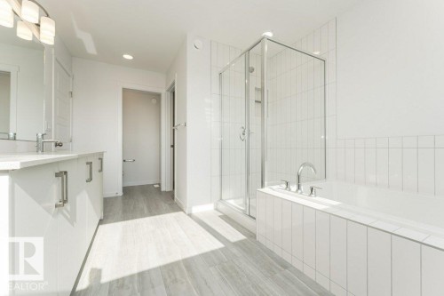 2361 Egret Way, Edmonton, AB - Indoor Photo Showing Bathroom
