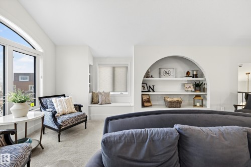 14 Jane Point(E), St. Albert, AB - Indoor Photo Showing Living Room