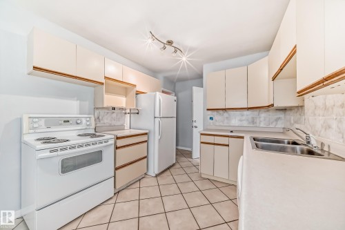 7539 76 Avenue, Edmonton, AB - Indoor Photo Showing Kitchen With Double Sink