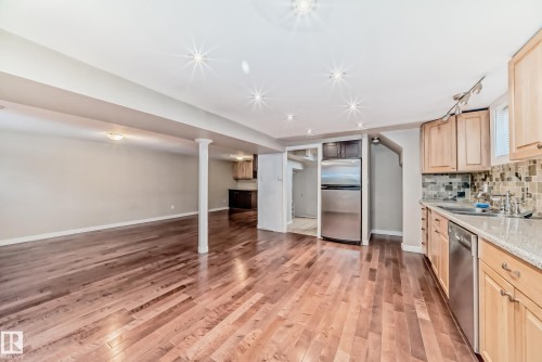 7539 76 Avenue, Edmonton, AB - Indoor Photo Showing Kitchen