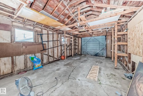 7539 76 Avenue, Edmonton, AB - Indoor Photo Showing Garage