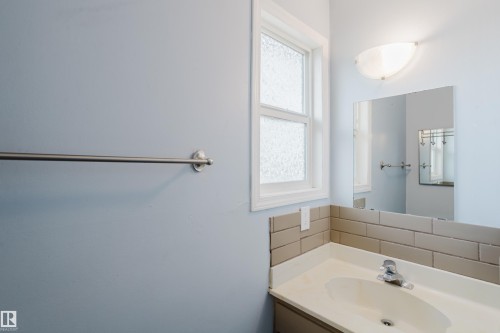 14612 121 Street, Edmonton, AB - Indoor Photo Showing Bathroom