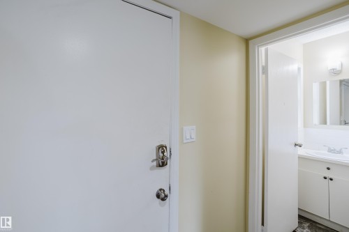 14612 121 Street, Edmonton, AB - Indoor