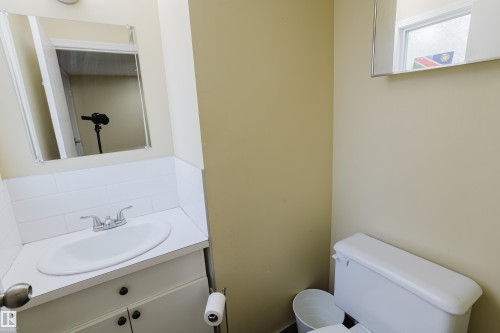 14612 121 Street, Edmonton, AB - Indoor Photo Showing Bathroom