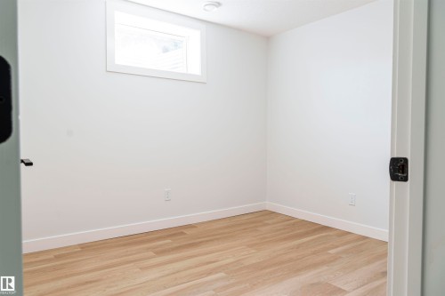 3710 41 Avenue, Edmonton, AB - Indoor Photo Showing Other Room