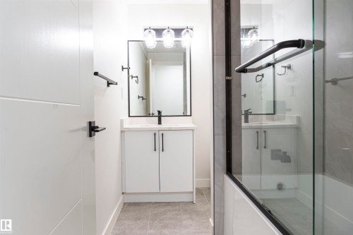 3710 41 Avenue, Edmonton, AB - Indoor Photo Showing Bathroom