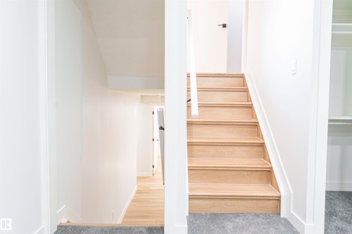 3710 41 Avenue, Edmonton, AB - Indoor Photo Showing Other Room