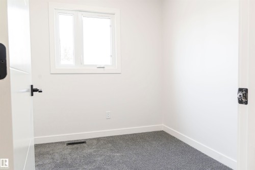 3710 41 Avenue, Edmonton, AB - Indoor Photo Showing Other Room