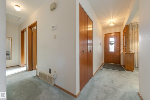 7620 136 Avenue, Edmonton, AB - Indoor Photo Showing Other Room