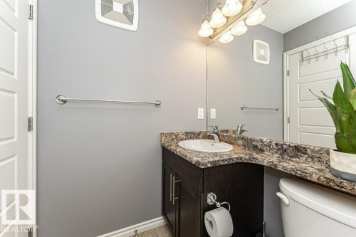 1017 Watt Promenade, Edmonton, AB - Indoor Photo Showing Bathroom
