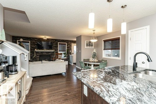 1017 Watt Promenade, Edmonton, AB - Indoor Photo Showing Kitchen With Double Sink With Upgraded Kitchen