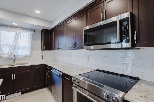 184 Desrochers Gate, Edmonton, AB - Indoor Photo Showing Kitchen With Double Sink With Upgraded Kitchen