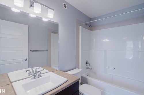 184 Desrochers Gate, Edmonton, AB - Indoor Photo Showing Bathroom