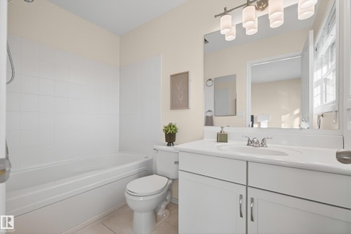 16233 131A Street, Edmonton, AB - Indoor Photo Showing Bathroom