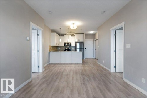 304 812 Welsh Drive, Edmonton, AB - Indoor Photo Showing Kitchen